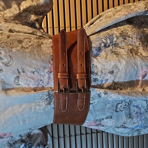 **SOLD** wide saddle hide leather belt, to fit 32-35in waist 12-14 brass buckles - Picture 3 of 16